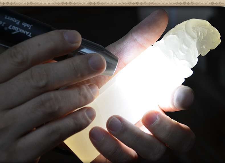照玉強光手電筒不只可以鑒定琥珀，還可以鑒別各種的玉石、原石